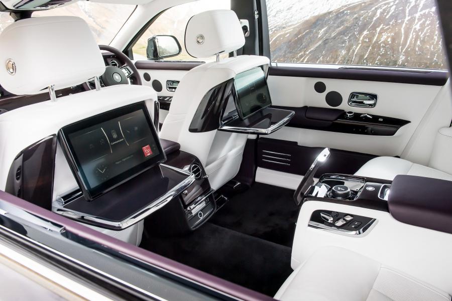 Интерьер Rolls-Royce Phantom EWB 2017 года  (UK) (фото 6 из 40)